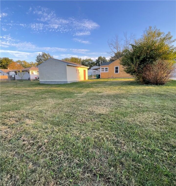 Property Photo: 1720 W Ravina Park Road IL 62526