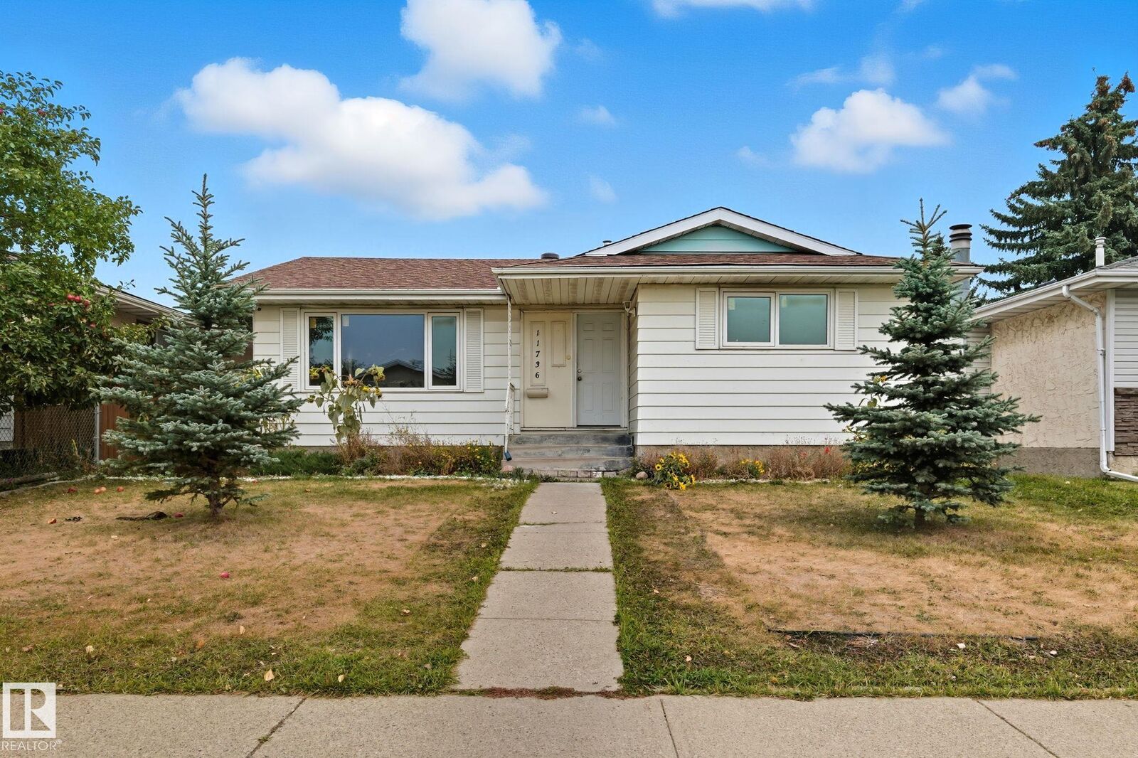 Property Photo:  11736 152 Avenue NW  AB T5X 1S8 