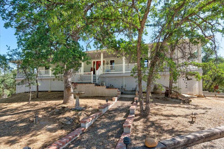 Property Photo:  31493 Hazelwood  CA 93643 