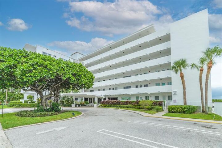 Property Photo:  33 Ocean Ave  FL 33404 
