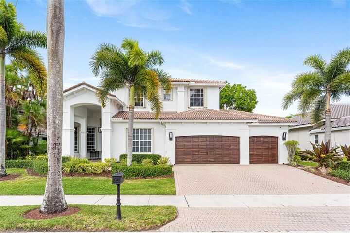 Property Photo:  2527 Montclaire Cir  FL 33327 