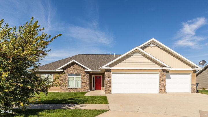2115 Bridgeview Court SE  Mandan ND 58554 photo