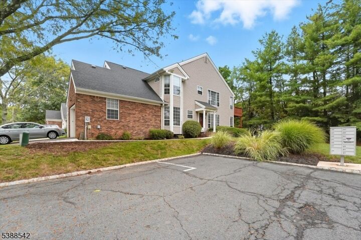Property Photo:  5 Clover Ct  NJ 08889 