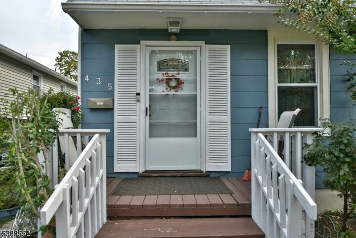 Property Photo:  435 Northern Pkwy  NJ 07450 