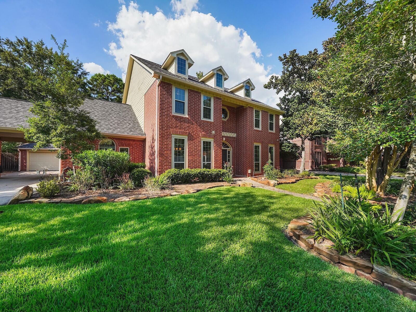 Property Photo:  5 Hidden Pond Place  TX 77381 