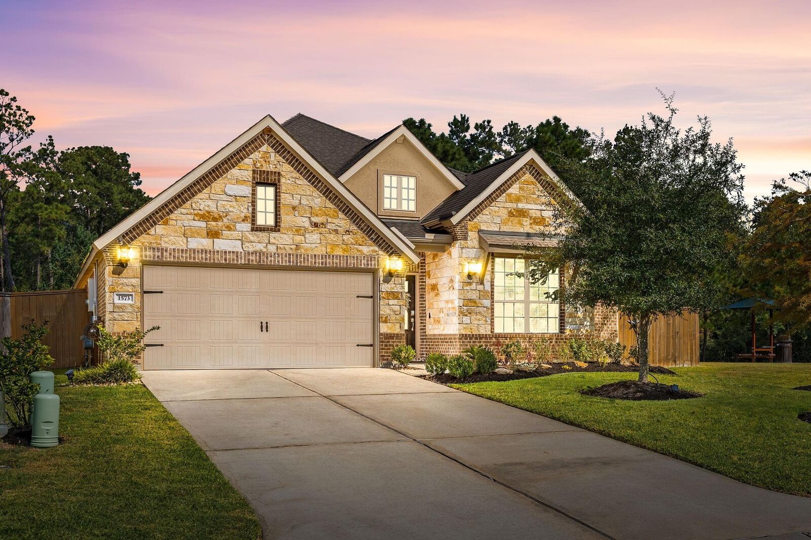 Property Photo:  1573 Ancient Oak Lane  TX 77301 