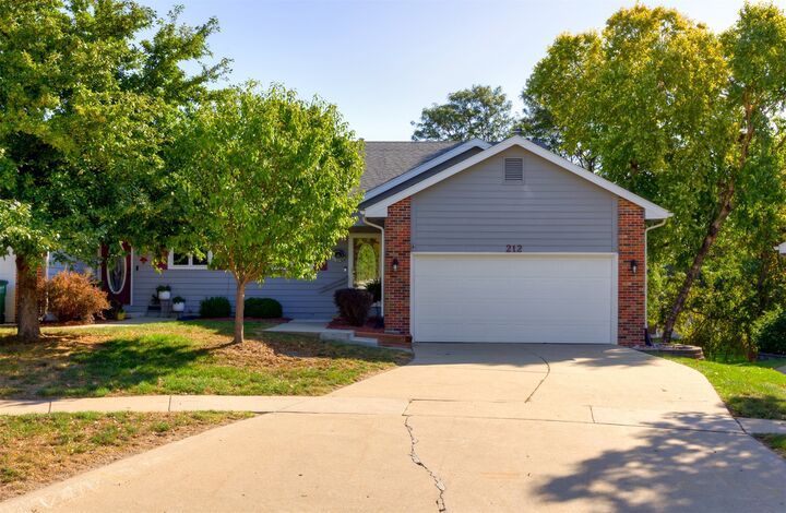 212 S 52nd Street  West Des Moines IA 50265 photo