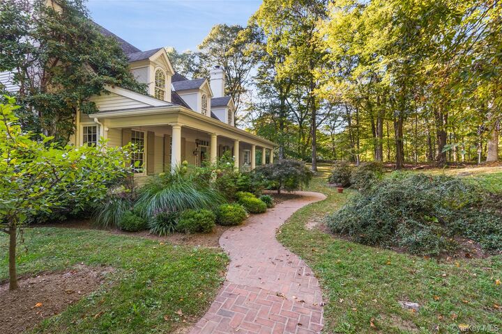 Property Photo:  24 Twin Fawn Lane  NY 10576 