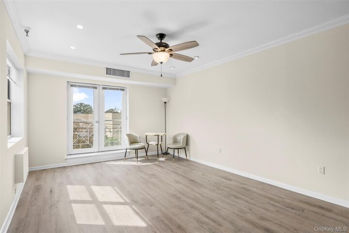 Property Photo:  501 N Barry Avenue 3M  NY 10543 