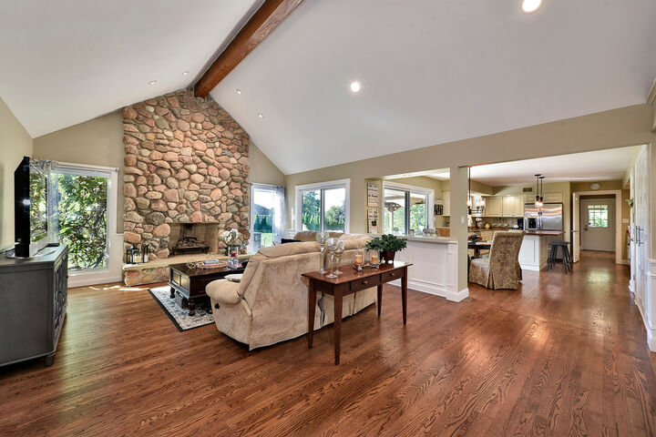 Property Photo:  2022 Abbotsford Drive  IL 60010 