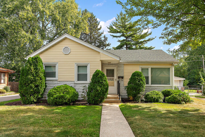 Property Photo:  10825 Oxford Avenue  IL 60415