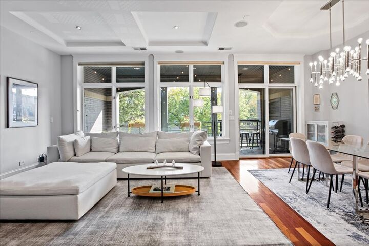 Property Photo: 3434 N Southport Avenue 2 IL 60657