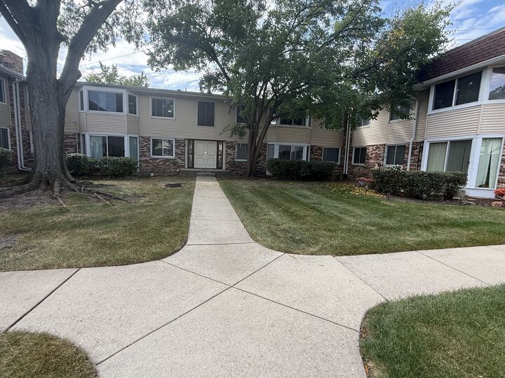 3108 Roberts Drive 6  Woodridge IL 60517 photo