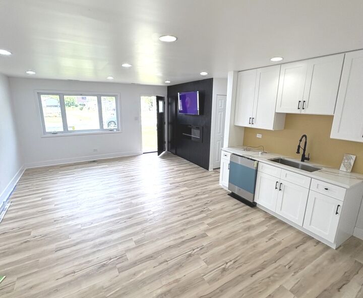 Property Photo: 1947 Yale Avenue IL 60411