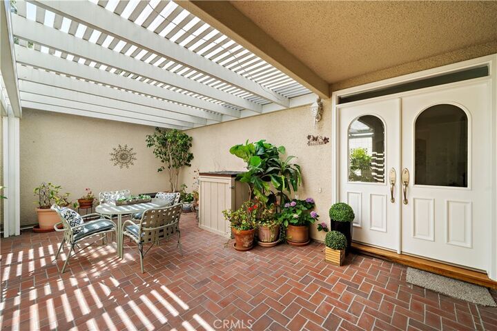 Property Photo:  755 Avenida Majorca B  CA 92637 