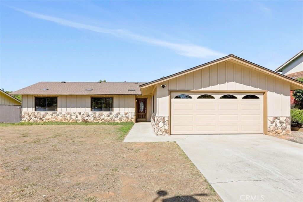 Property Photo:  2433 Summerhill Lane  CA 92028 