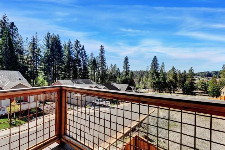 Property Photo: 506 Liberty Court CA 95945
