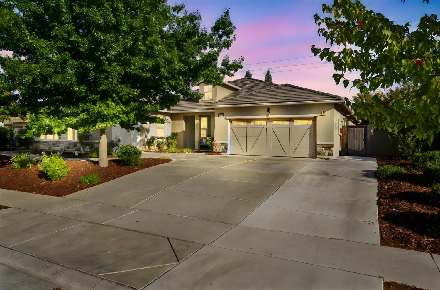 Property Photo:  
