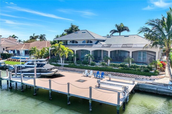 Property Photo:  650 Rockport Court  FL 34145 