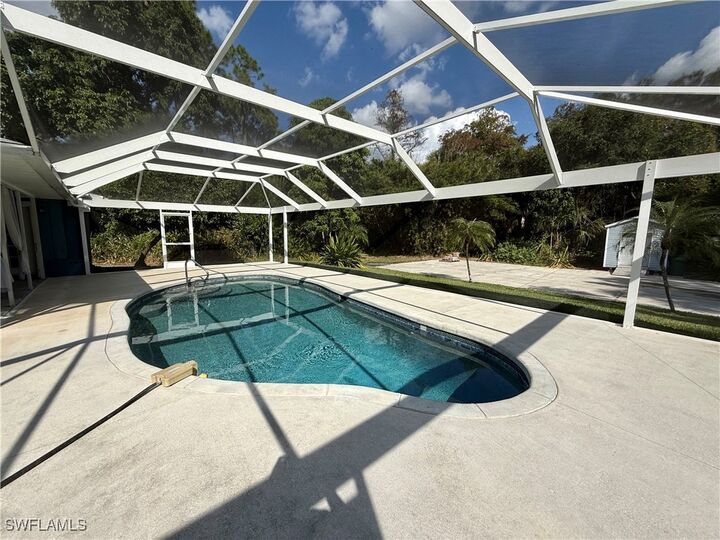 Property Photo: 410 6th Street NE FL 34120