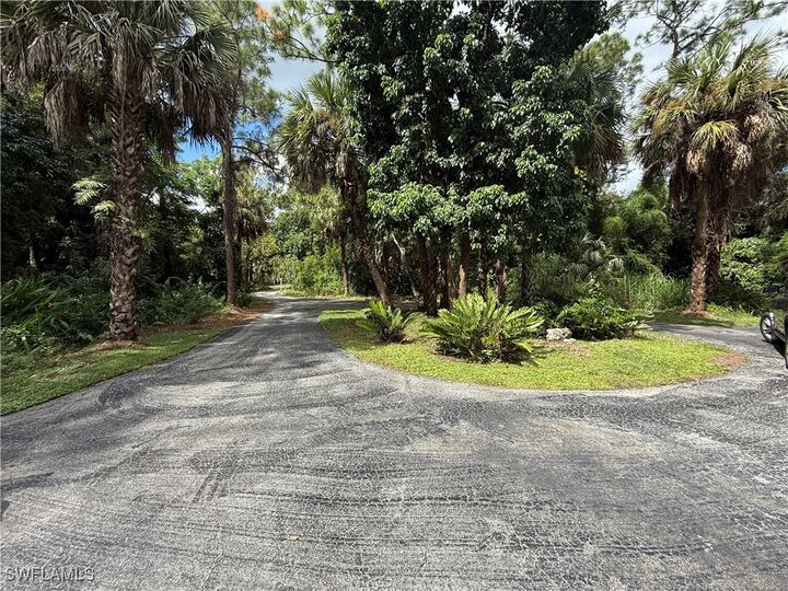Property Photo: 410 6th Street NE FL 34120