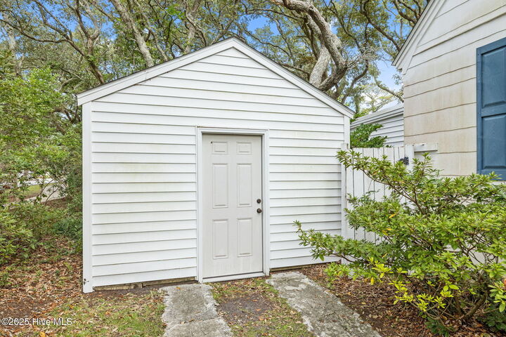 Property Photo:  2205 Front Street  NC 28516 