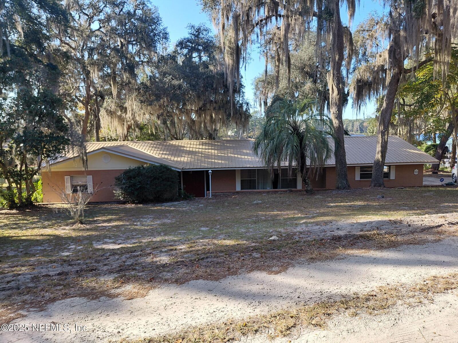 Property Photo: 113 Lake Como Point Road FL 32181
