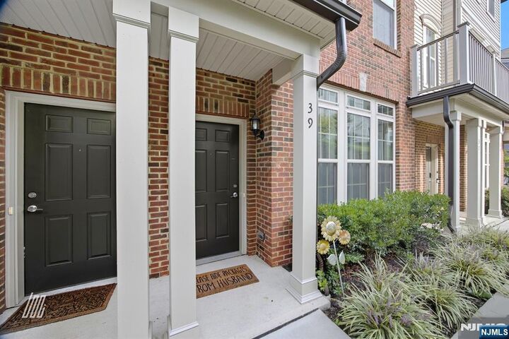 Property Photo:  39 Arnold Drive  NJ 07075 