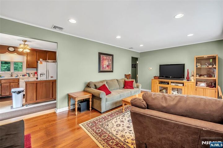 Property Photo:  22 Chestnut  NJ 07403 