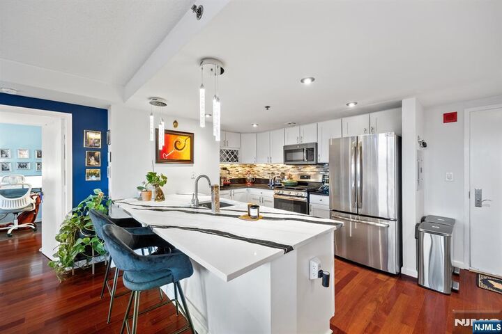 Property Photo:  700 1st Street 6G  NJ 07030 