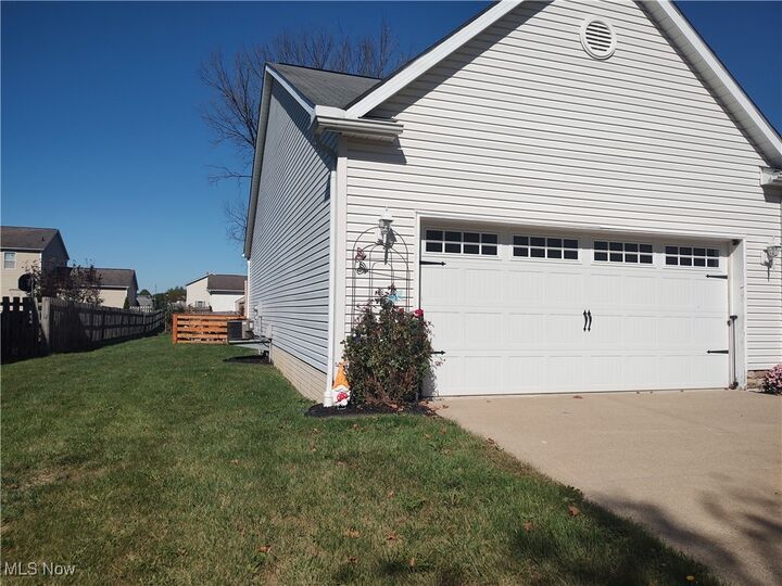 Property Photo: 870 Susan Road OH 44266