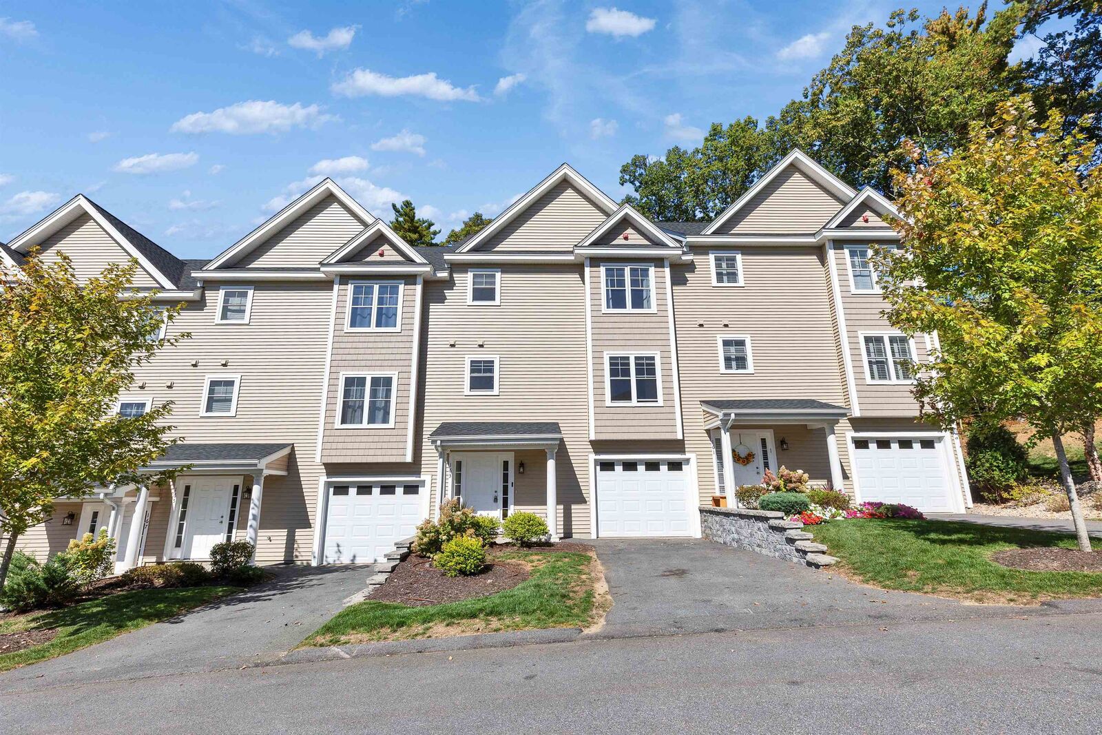 Property Photo: 163 Woodview Way NH 03102