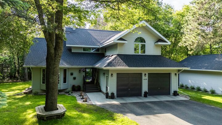 Property Photo:  1925 Chippewa Drive NE  MN 56601 