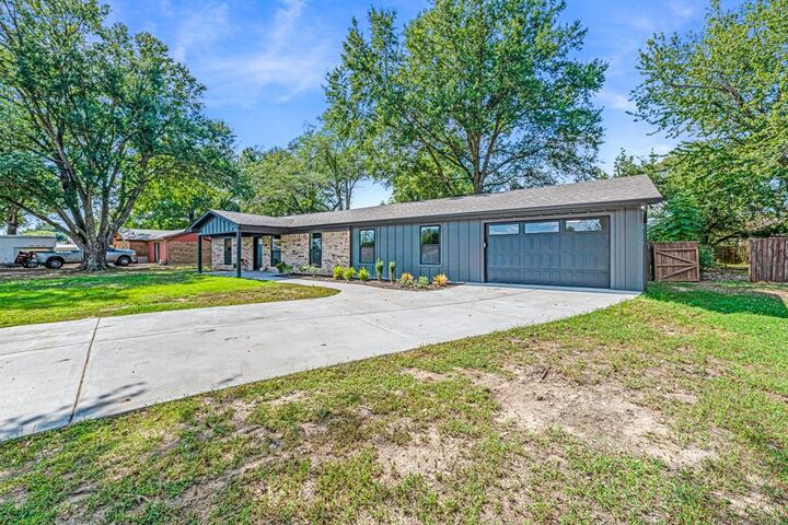 Property Photo: 1703 Arbala Road TX 75482