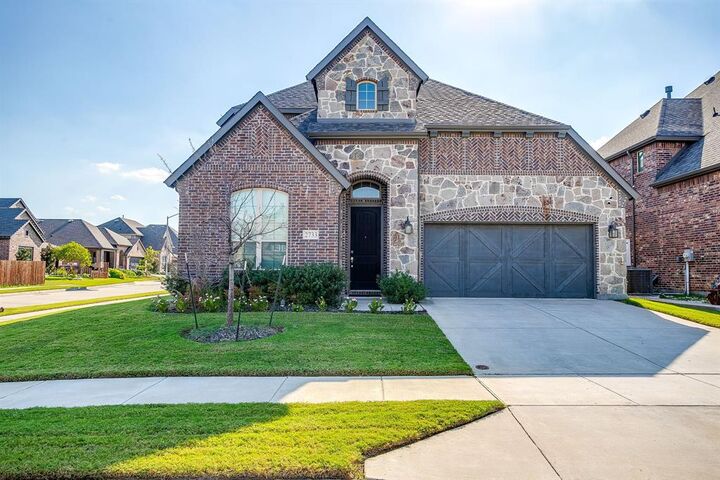 Property Photo:  2733 Stadium View Drive  TX 76118 