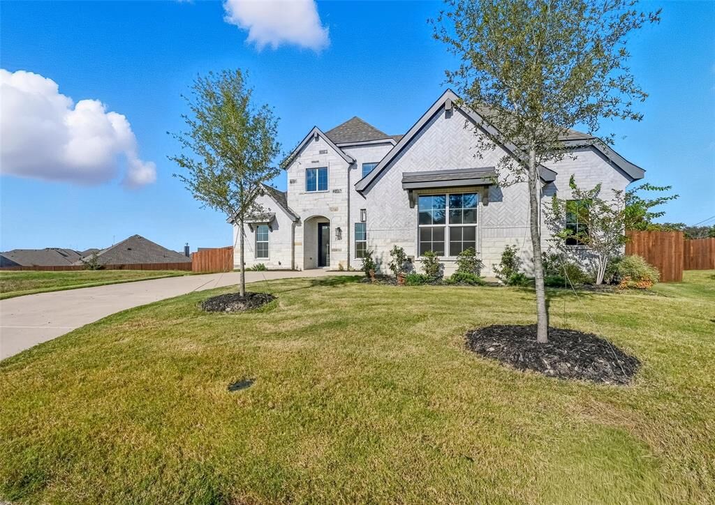 Property Photo: 3817 Amber Road TX 76065