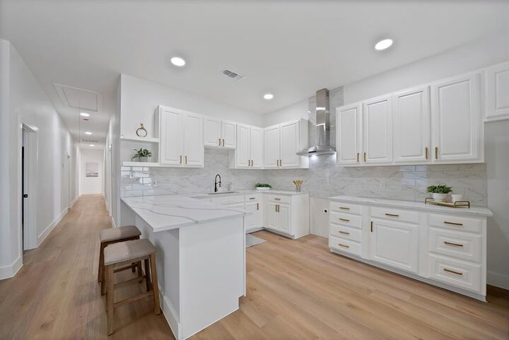 Property Photo: 1130 E Hattie Street TX 76104