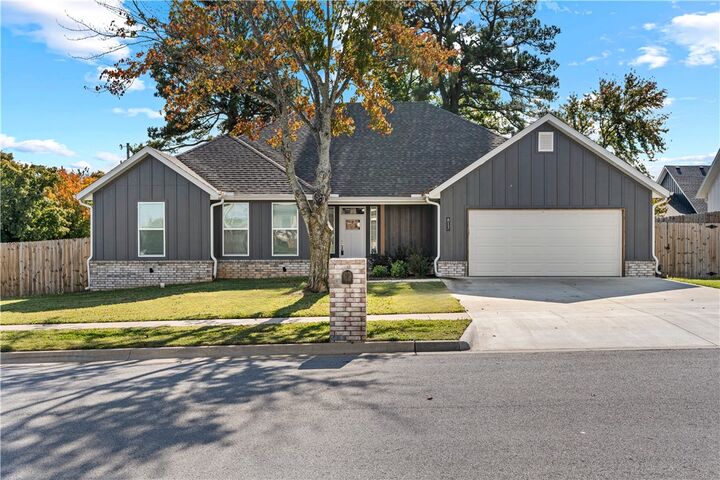 Property Photo: 817 Spurgeon Lane AR 72753
