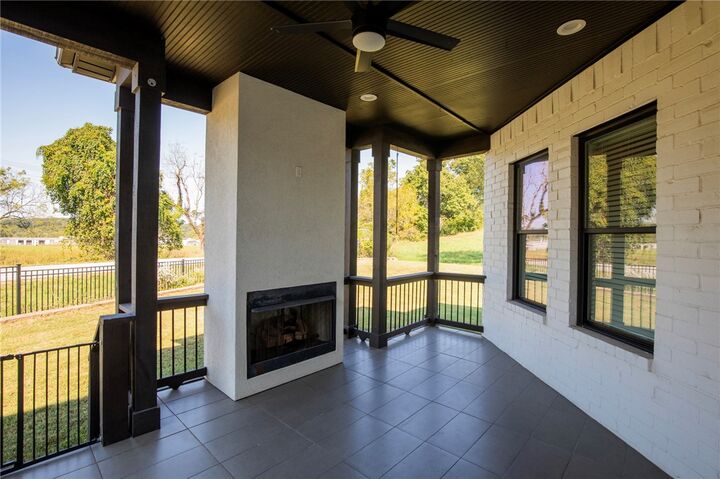 Property Photo: 3 Castle Oaks Court AR 72758