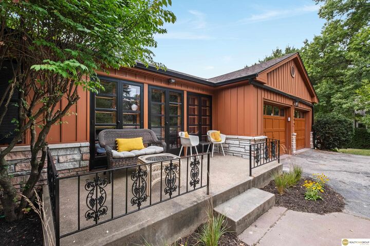 Property Photo: 2606 S 105th Street NE 68124