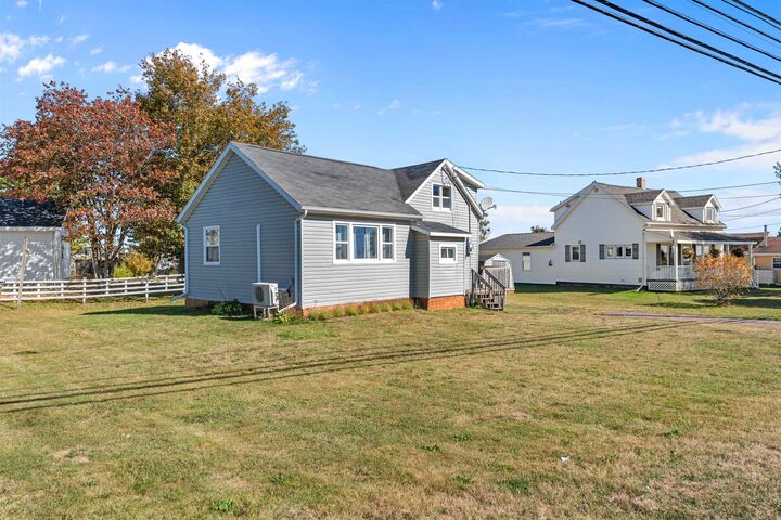 Property Photo:  652 South Drive  PE C1N 3Z7 
