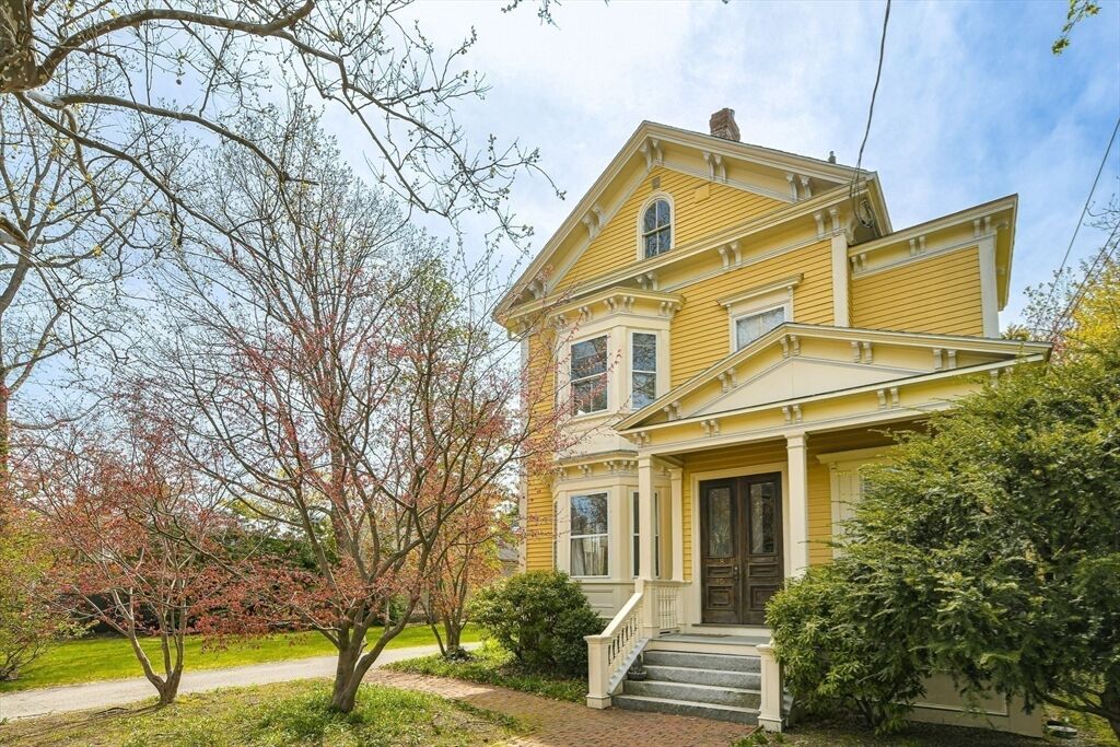 Property Photo:  38 Lakeview Ave 38  MA 02138 