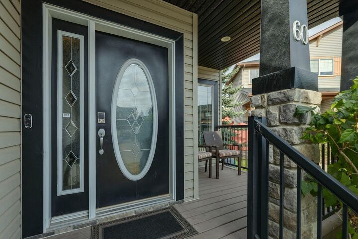Property Photo:  60 Elmont Court SW  AB T3H 5Z8 