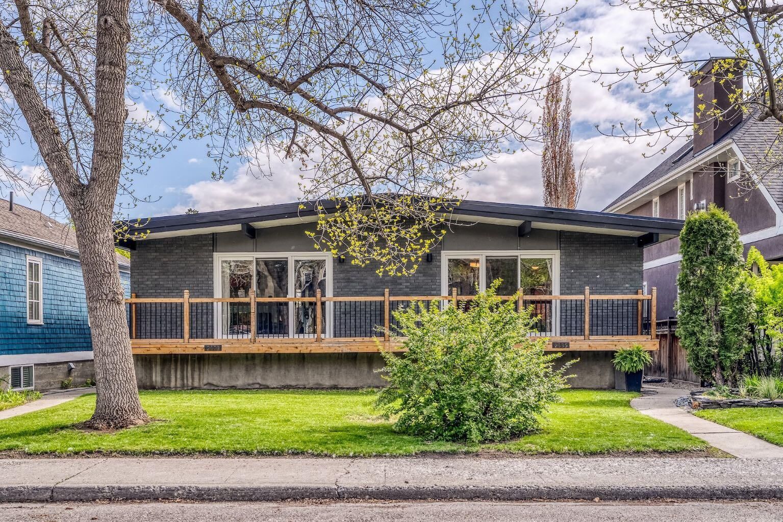 Property Photo:  2333, 2335 6 Avenue NW  AB T2N 0X3 