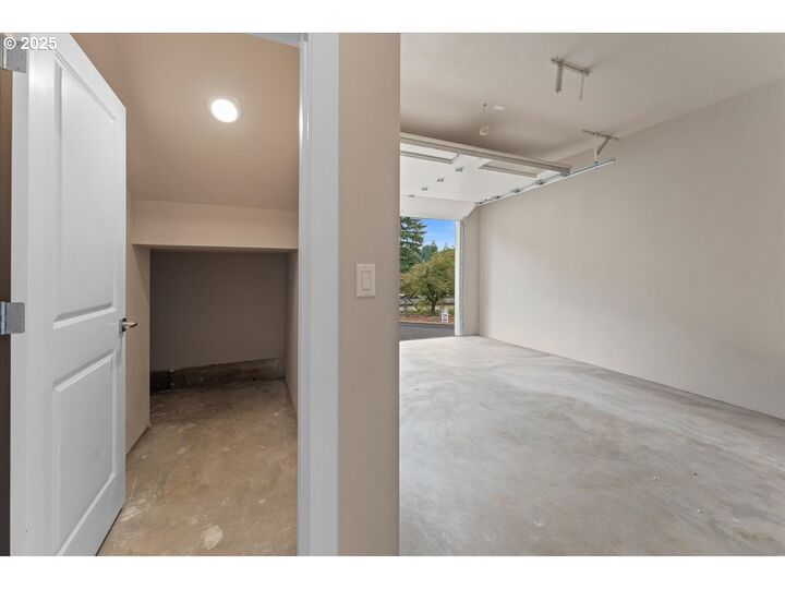 Property Photo: 9822 SW 34 Pl OR 97219