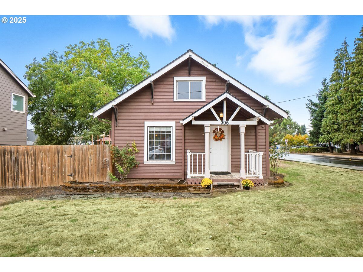 Property Photo: 306 N Cole Ave OR 97038