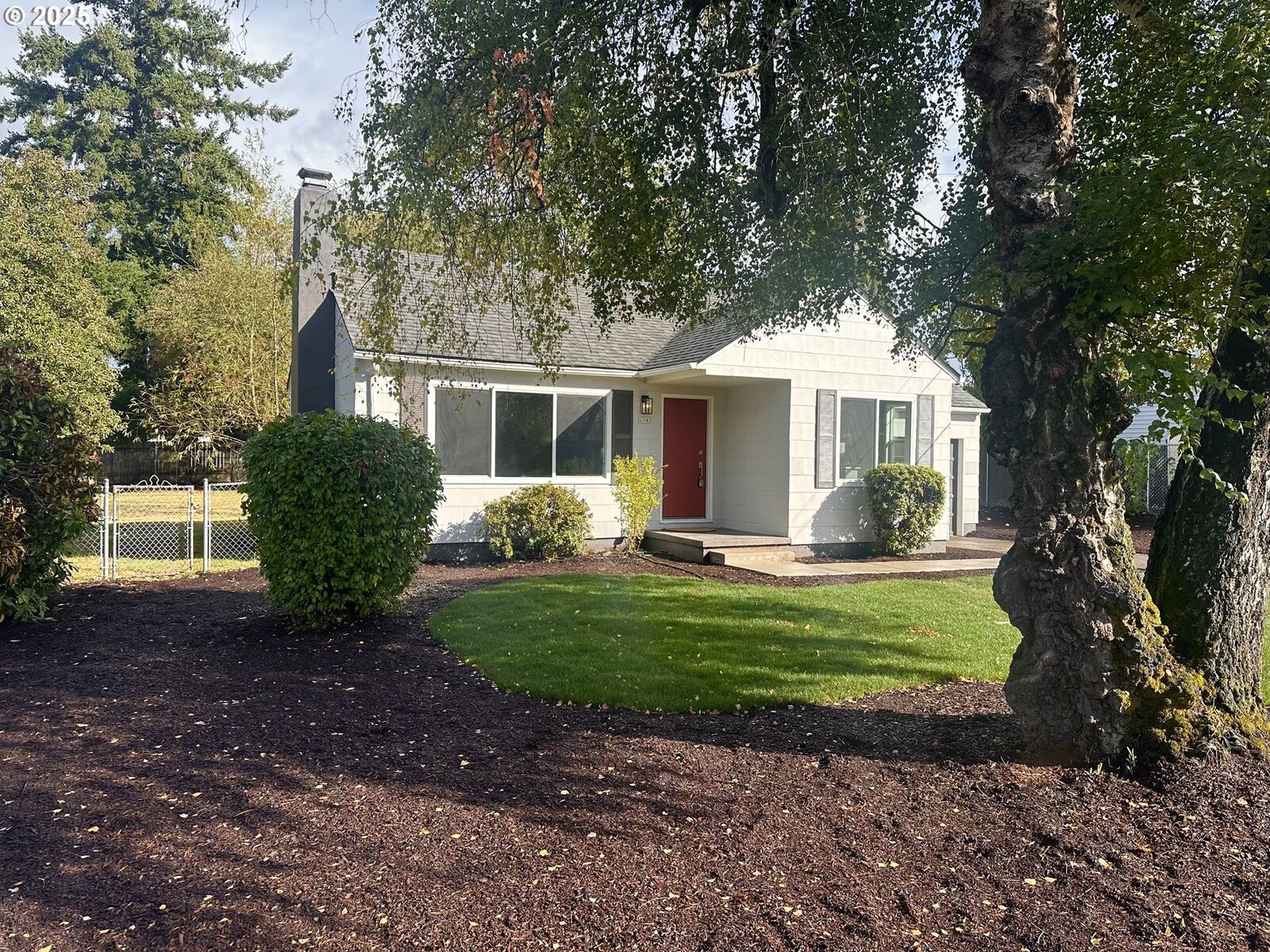 Property Photo: 2740 SE 164th Ave OR 97236