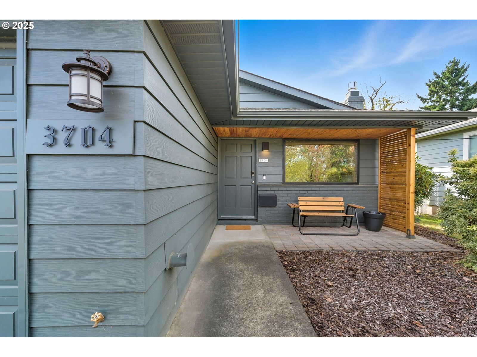 Property Photo:  3704 N Winchell St  OR 97217 