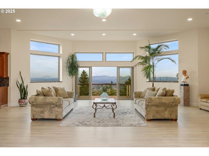 Property Photo:  11041 SE Scotts Summit Ct  OR 97086 