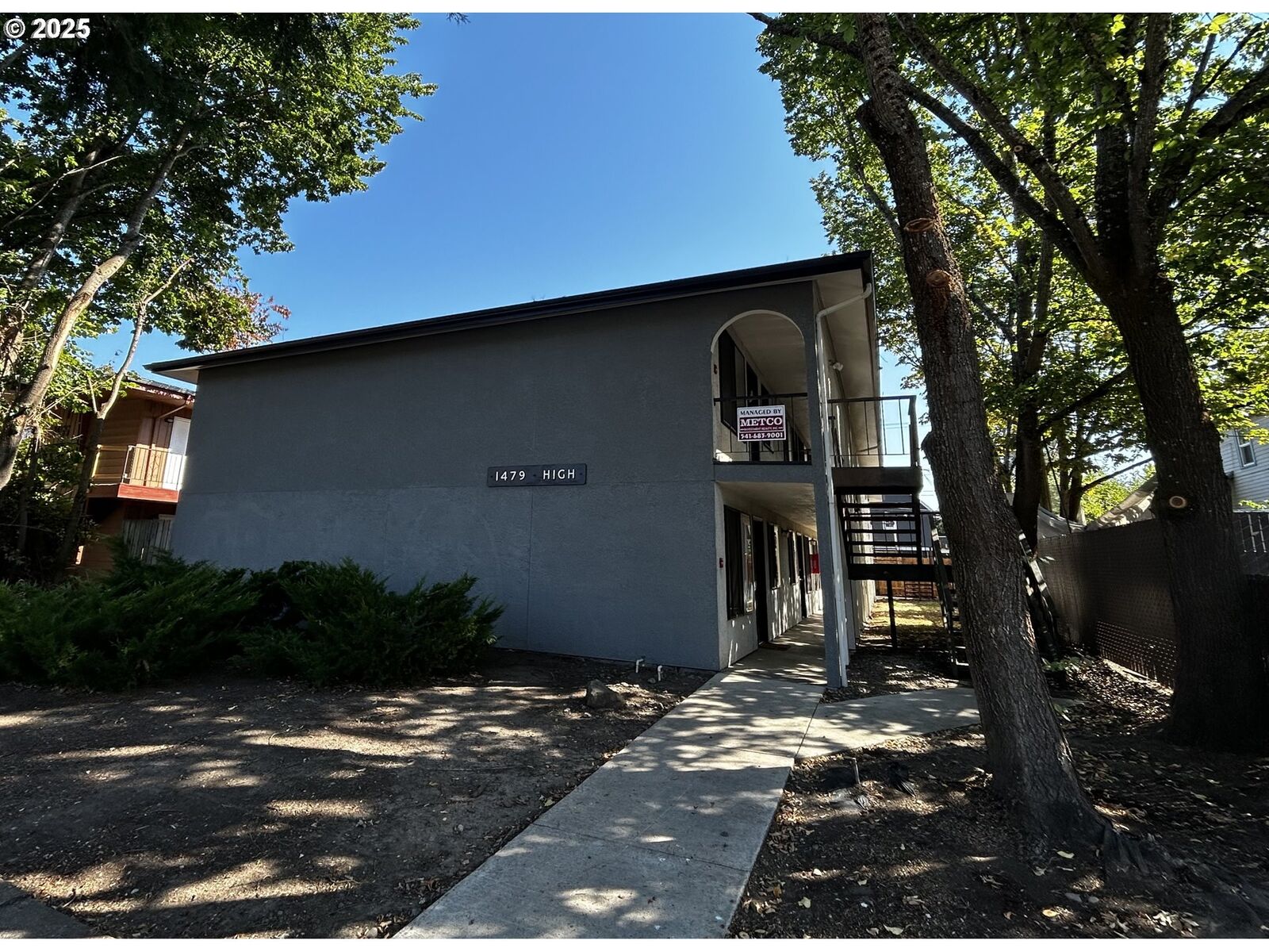 Property Photo: 1479 High St OR 97401
